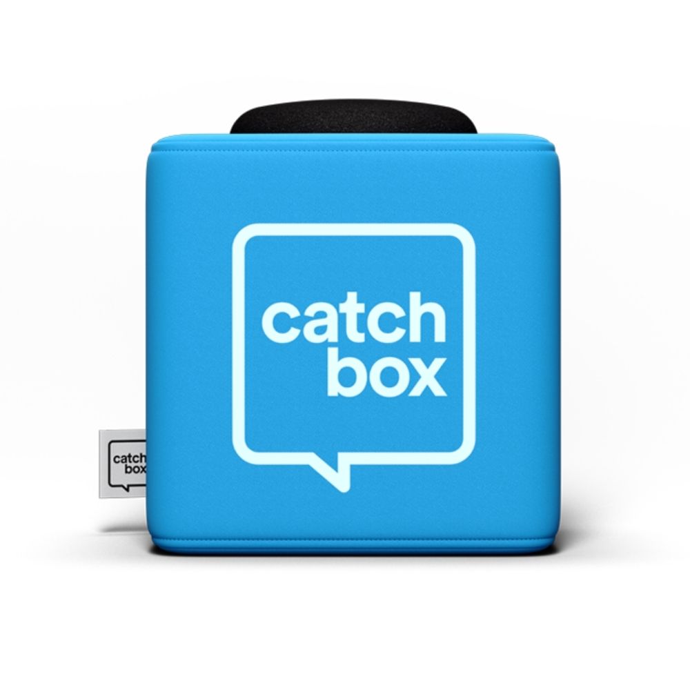 Catchbox trådløs mikrofon til at kaste rundt mellem deltagerne. Egnet for hørehæmmede da Catchboxen kan kobles til høreappart/-implantat.