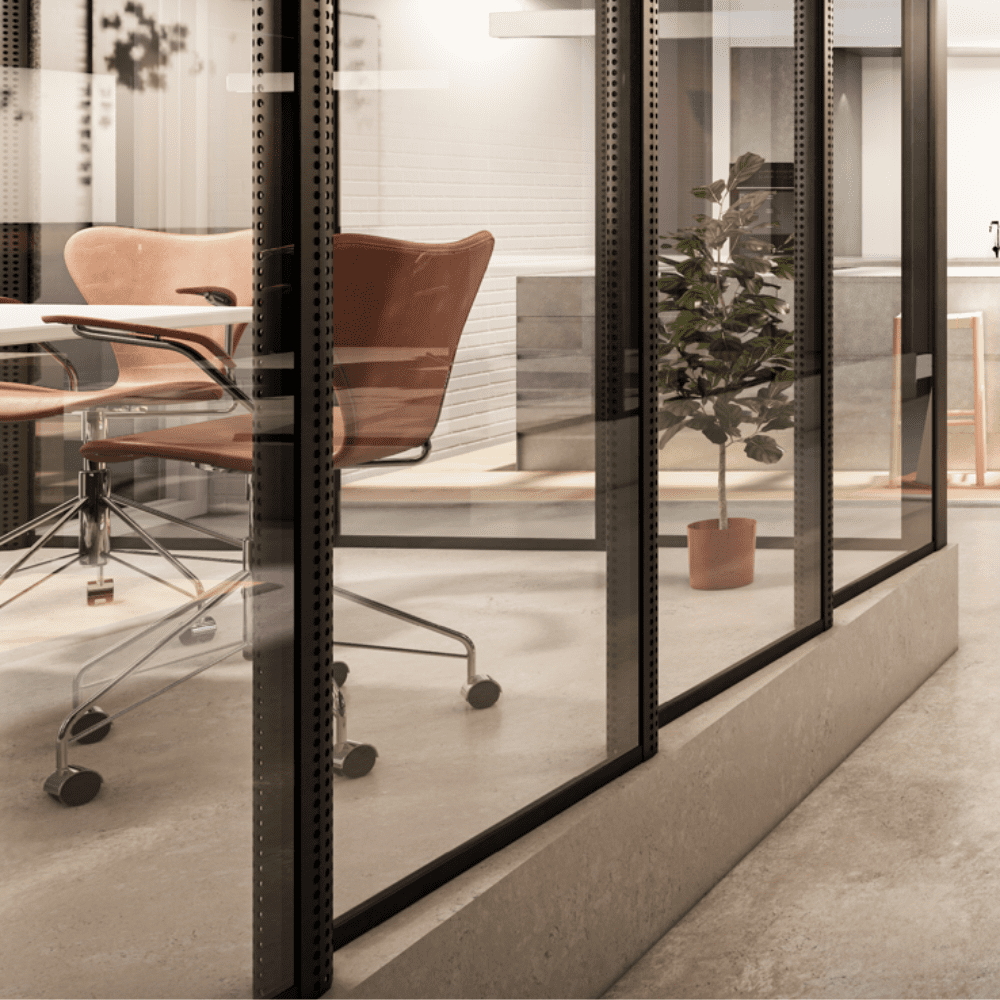 Glasvæg til kontor med akustikregulerende egenskaber